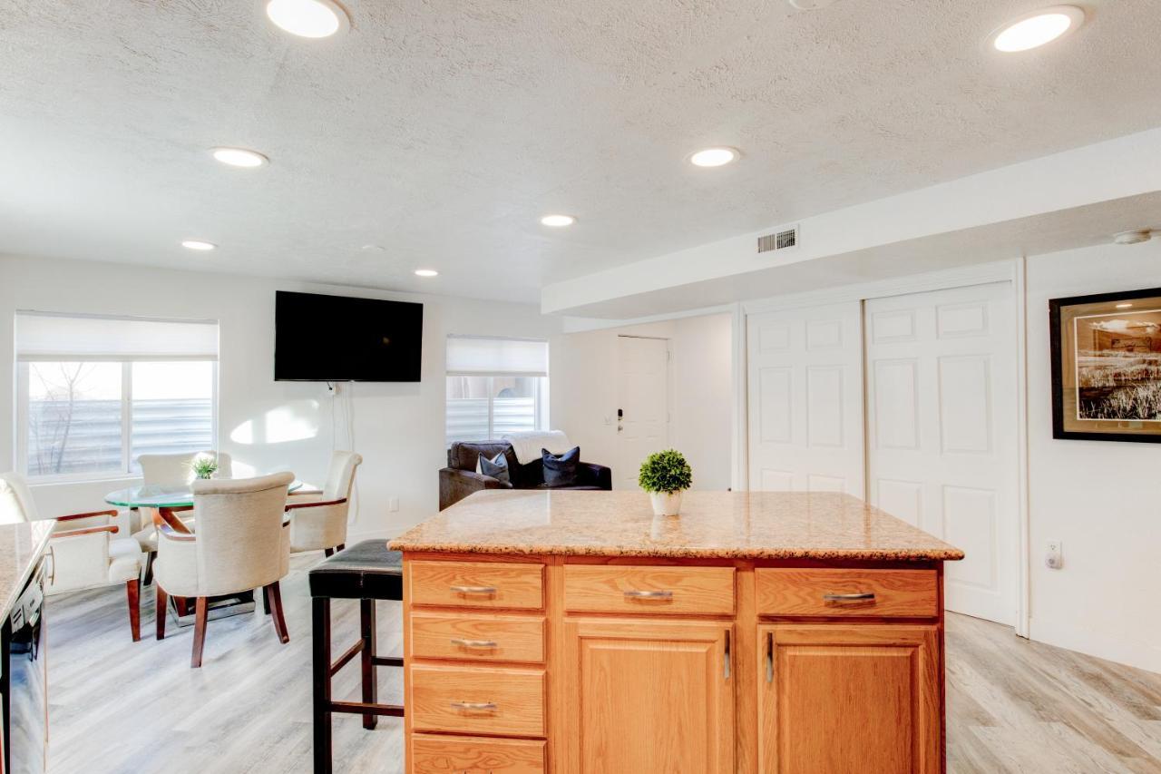 Modern Private Whole Unit 4 Bedroom Guest Suite King Bed Salt Lake City Exterior photo