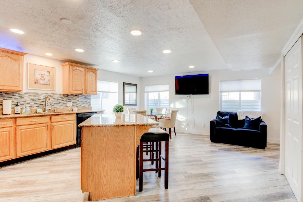 Modern Private Whole Unit 4 Bedroom Guest Suite King Bed Salt Lake City Exterior photo